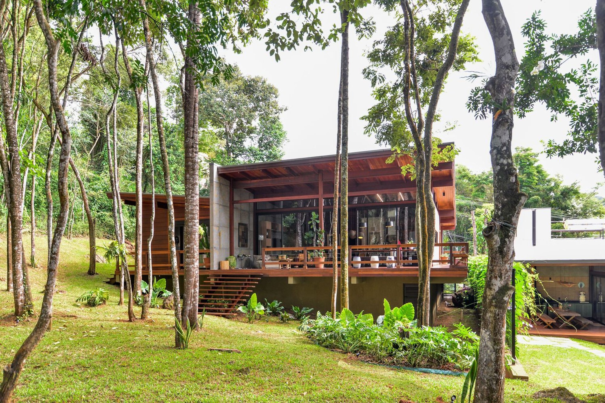 Castanheiras House: A Contemporary Residence Integrating Nature and Architecture in Nova Lima, Brazil