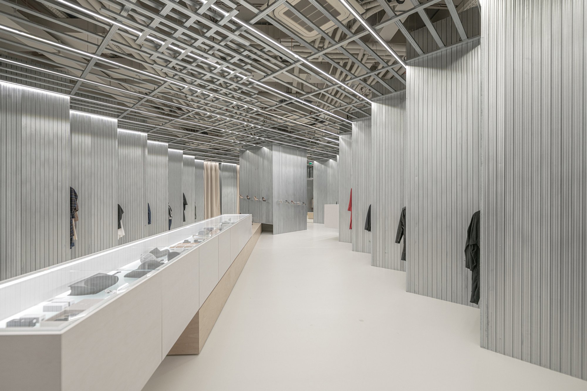 SOM Store by D415: A Contemporary Concept Store Blending Fashion and Architecture in Bratislava