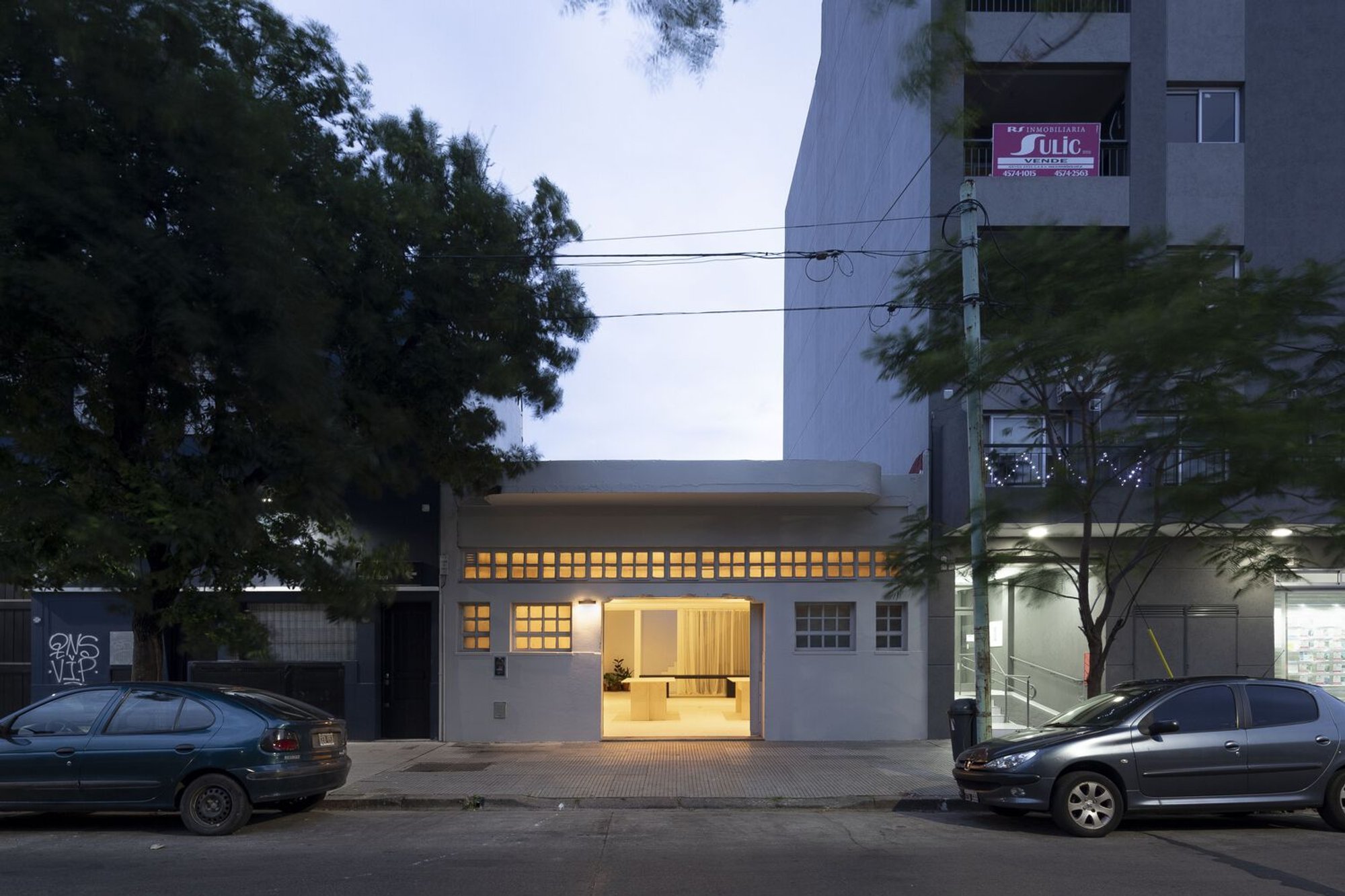 CSOC Studio and Exhibition Space in Villa Pueyrredón by It Met Estudio