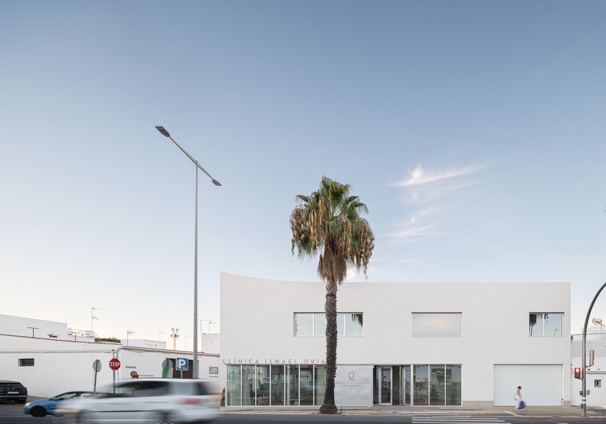 Ismael Oria Clinic by mar macías atelier: Harmonizing Architecture, Light, and Care in Huelva