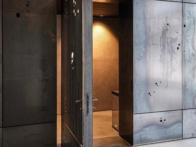 Industry Meets Design: Steel Pivot Doors Transform a Modern Production Hall in Austria