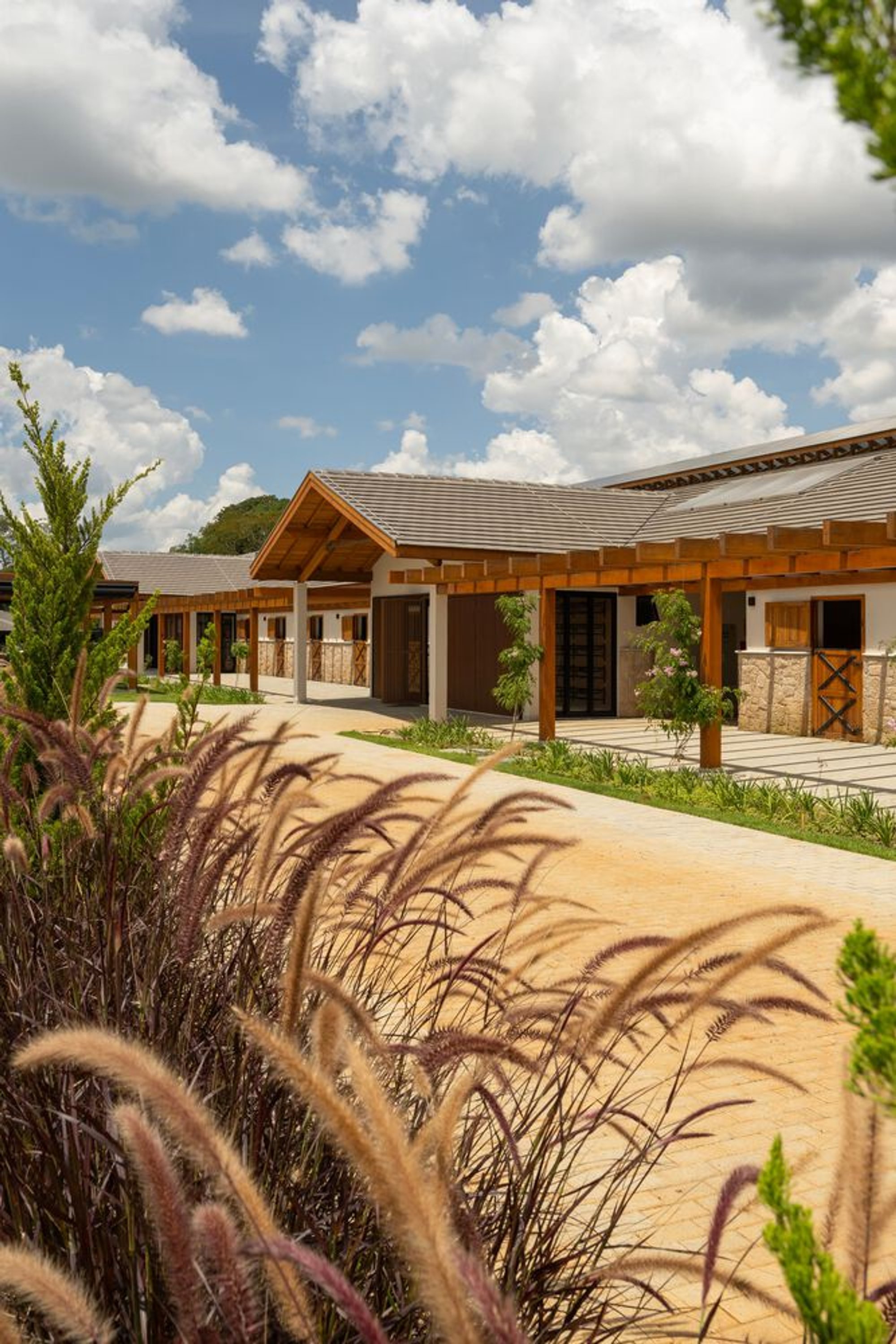 Haras DOM: Innovative Equestrian Architecture by Per Cavalli Arquitetura