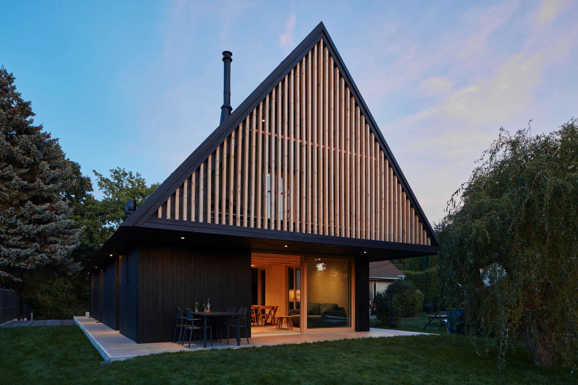 Hut-Inspired House by Atelier Hajný: A Modern Family Retreat in Říčany, Czechia