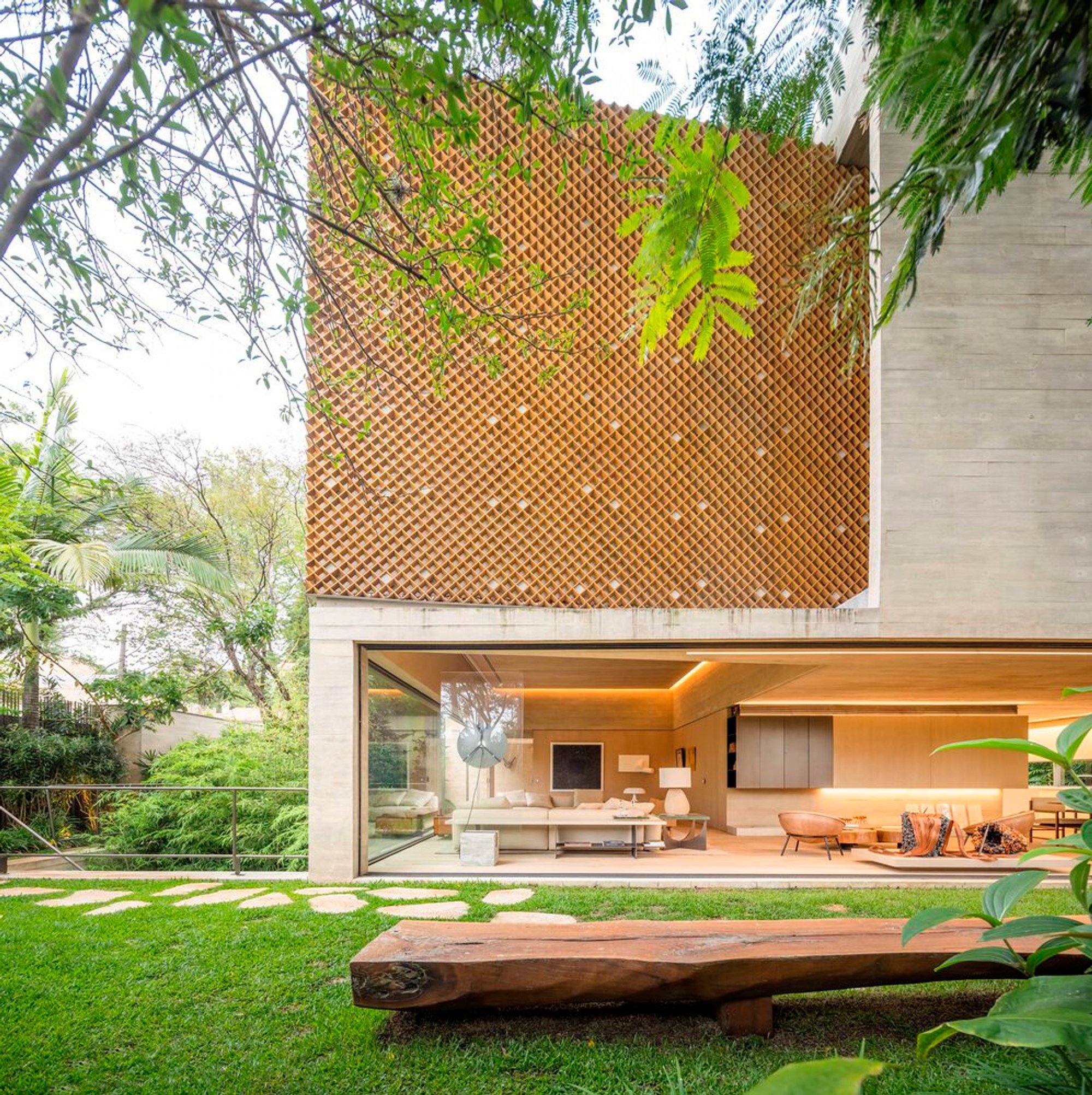 BD House by Studio Arthur Casas: A Contemporary Concrete Residence Blending Privacy, Nature, and Vertical Living in São 