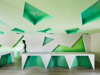 Kakushin Office: A Geometric Green Forest in Tokyo