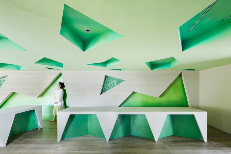 Kakushin Office: A Geometric Green Forest in Tokyo