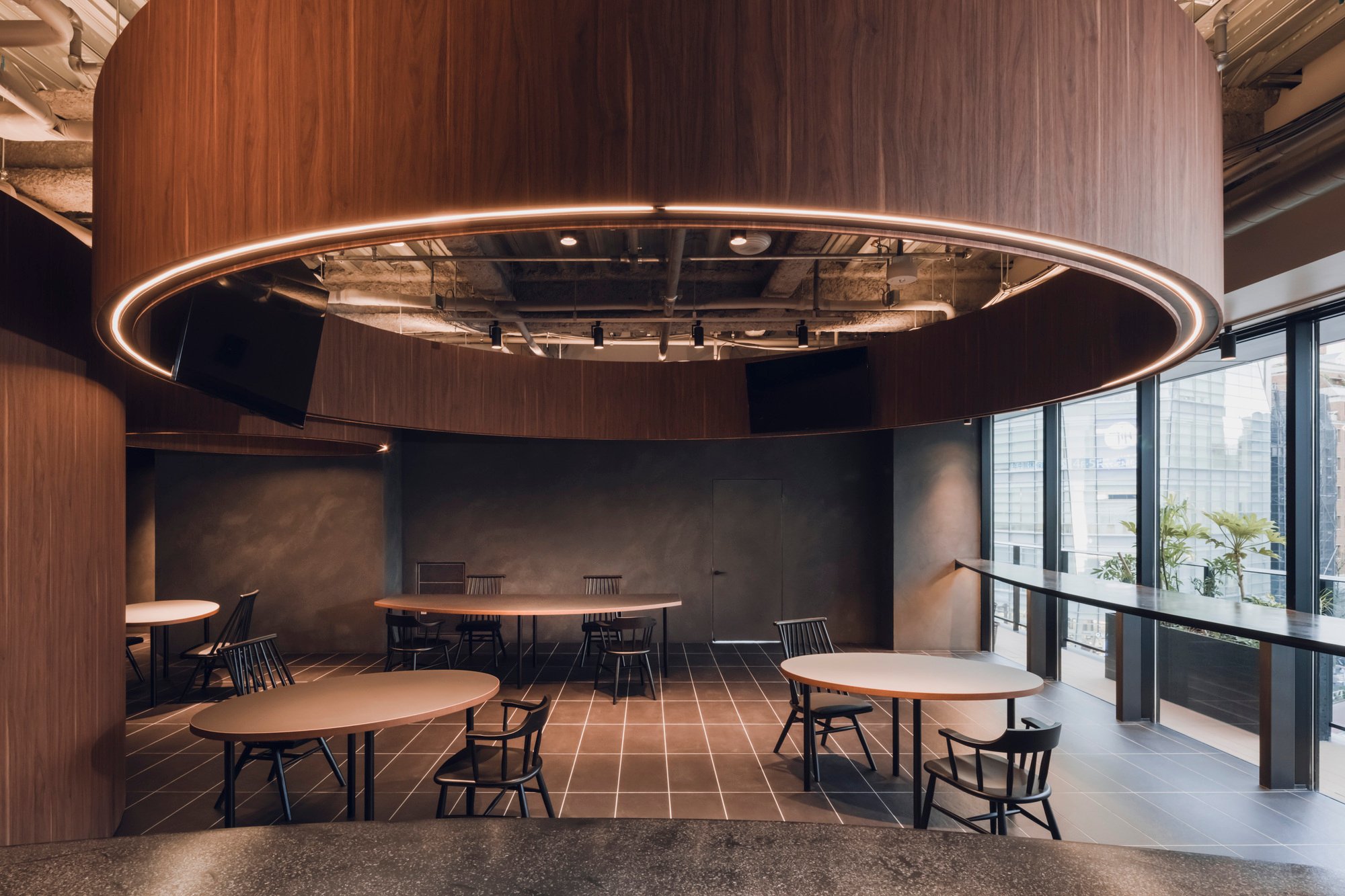 Circles as Spatial Strategy in a Shibuya Office