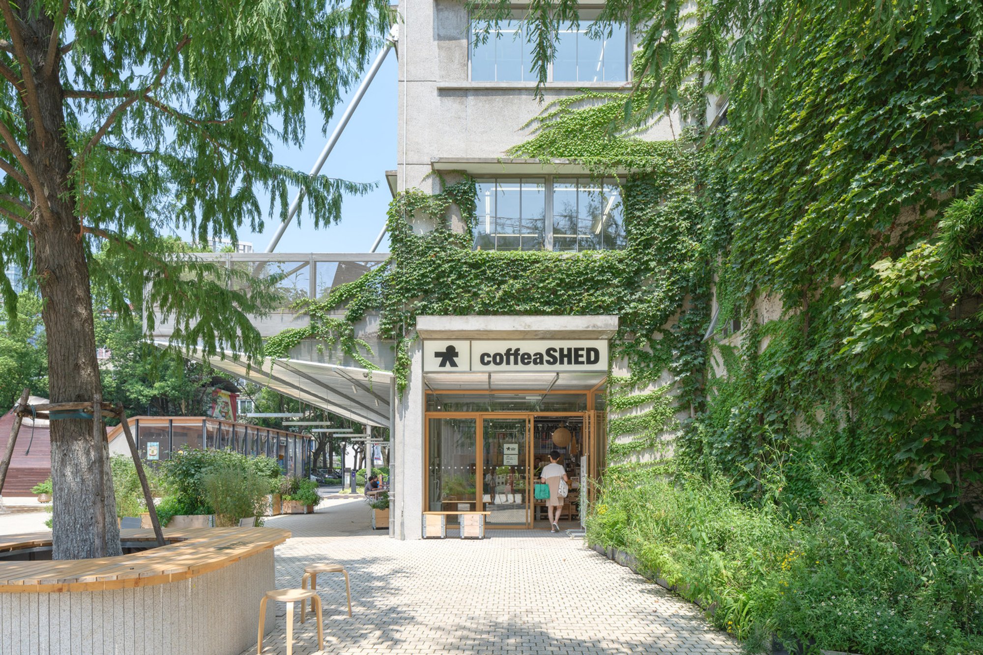 coffea SHED Columbia Circle Store by kooo architects: A Modern Coffee and Agricultural Hub in Shanghai