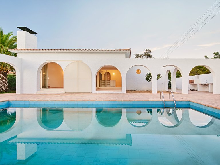 3 Marías House: A Contemporary Mediterranean Courtyard Retreat by Bajet Giramé + Burckhardt
