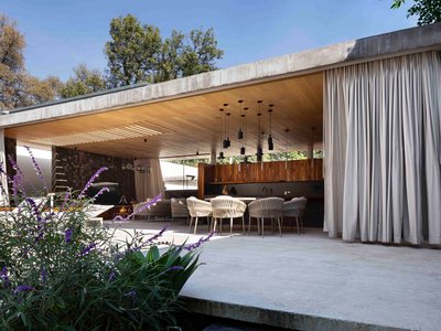 Hummingbird House: A Mexico City Garden Pavilion