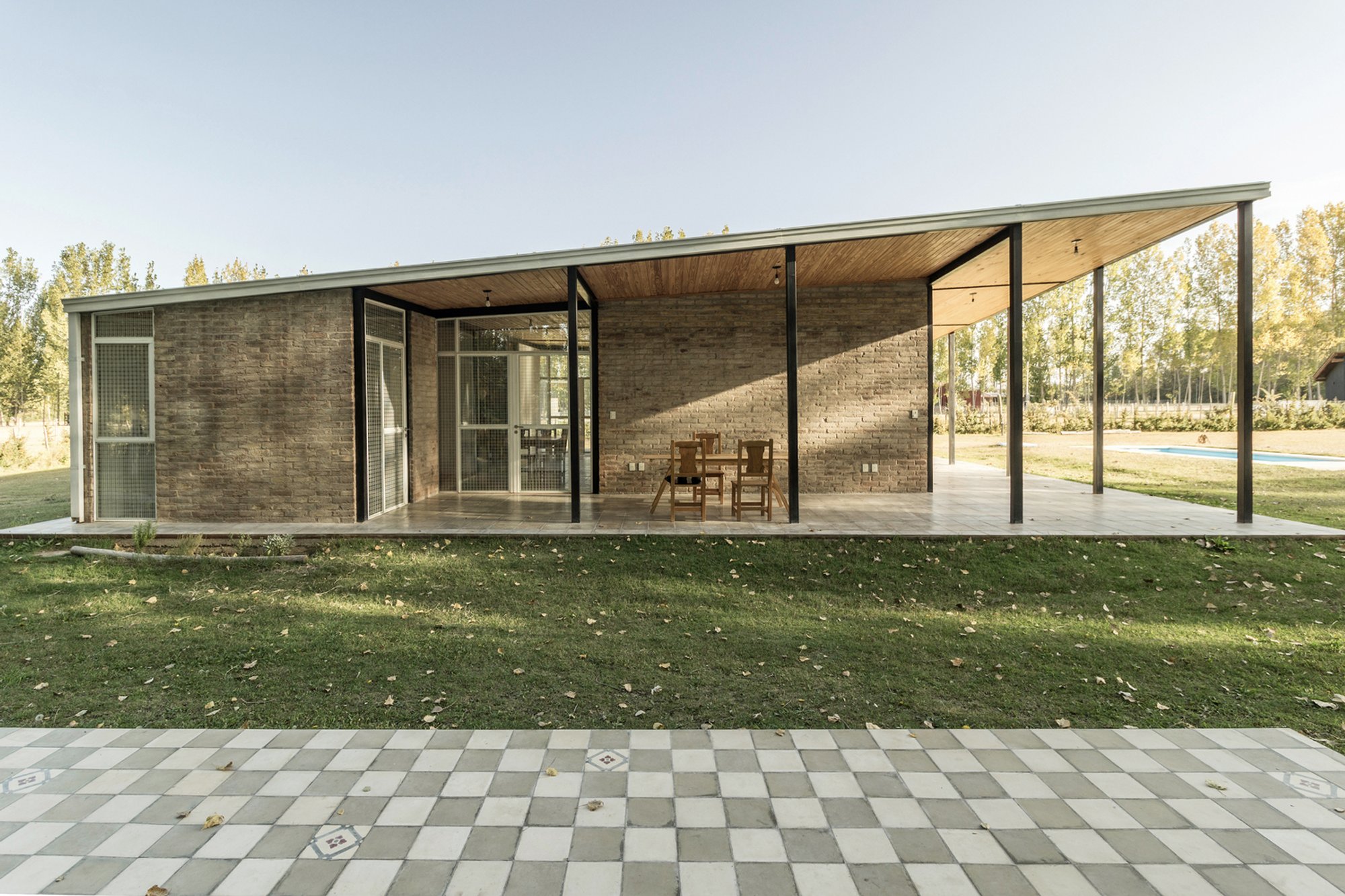 Pichi Country House by IN Estudio Arquitectura: A Rational and Contextual Approach to Contemporary Rural Living