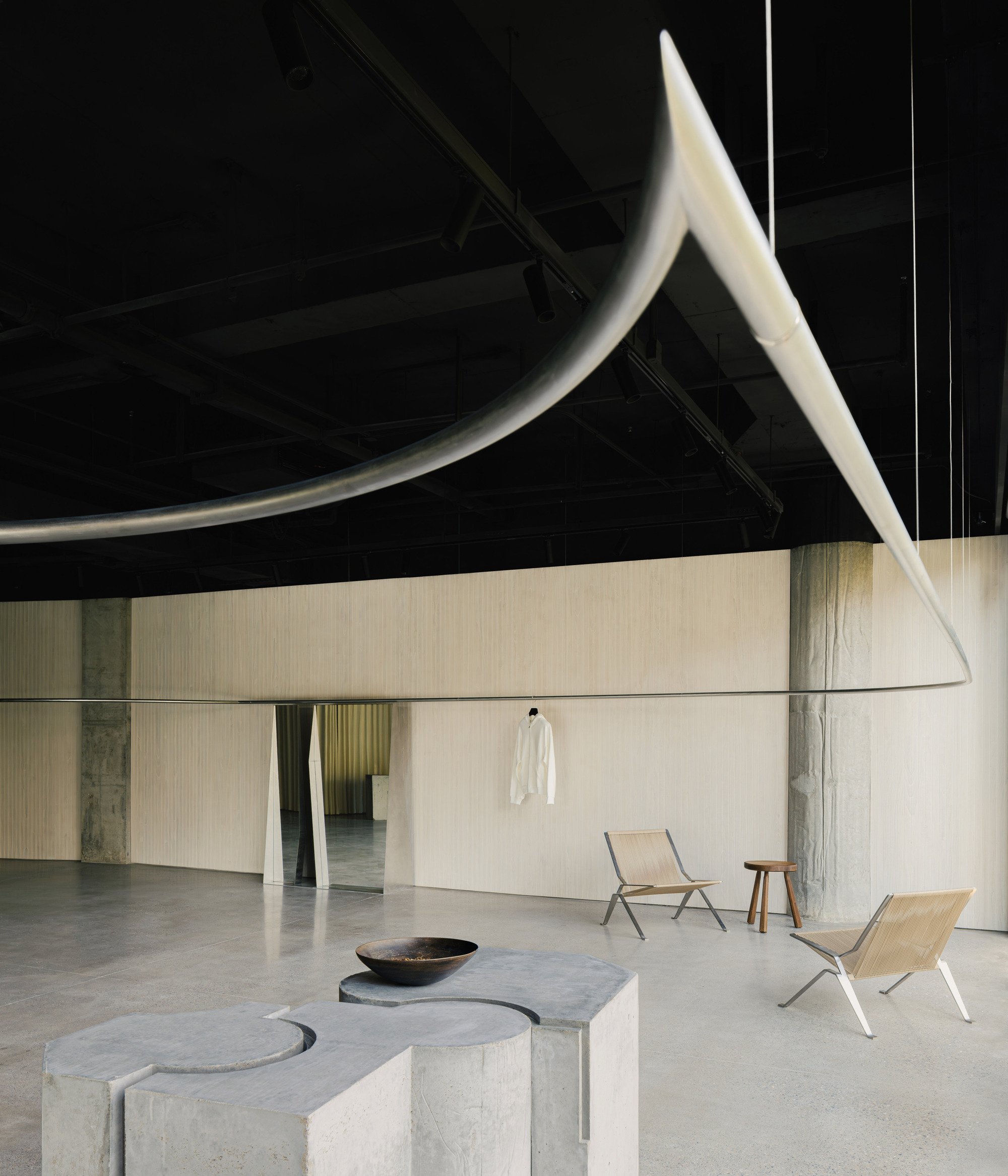 A Single Rail Defines YEARLY PLAN's Shanghai Home