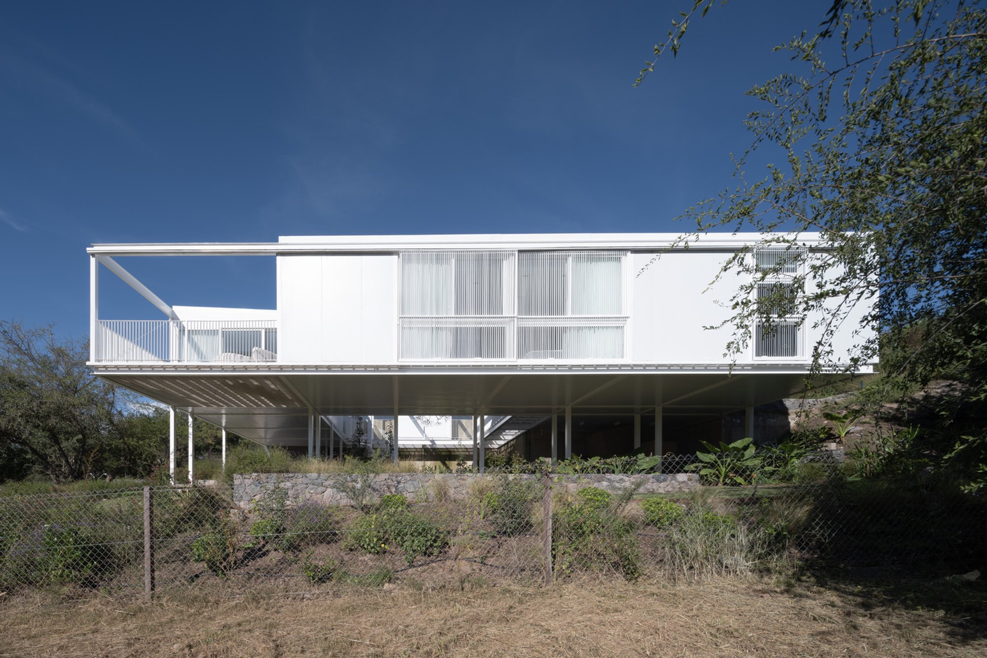 Villa 471 by Estudio Autónomo Arquitectura: Contemporary Modular Elegance in Mendiolaza