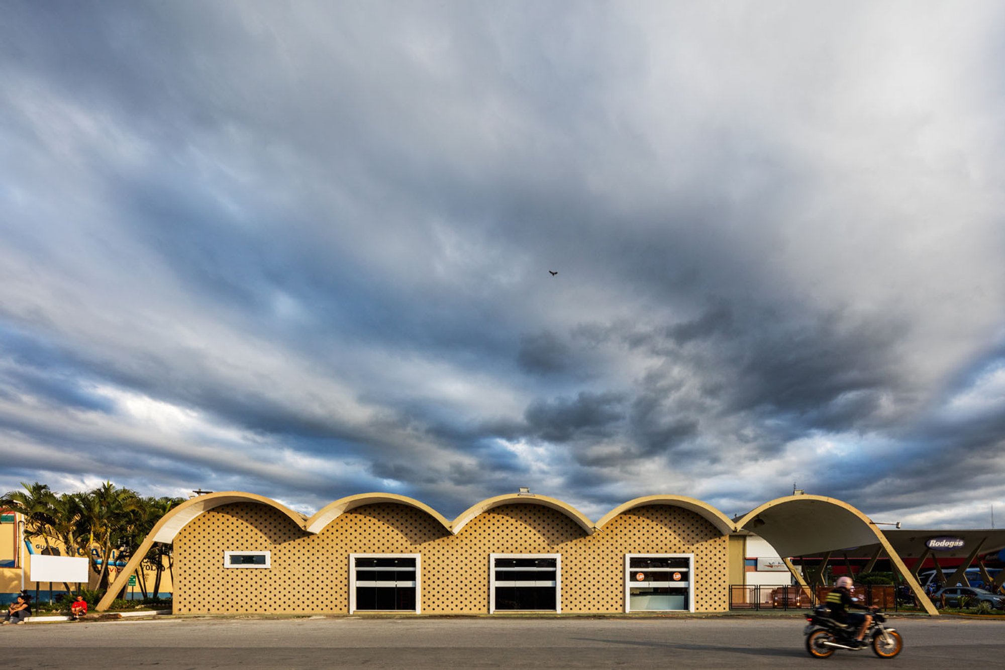 Architecture Classics: 500 Club by Oscar Niemeyer – A Modernist Landmark of Brazilian Design