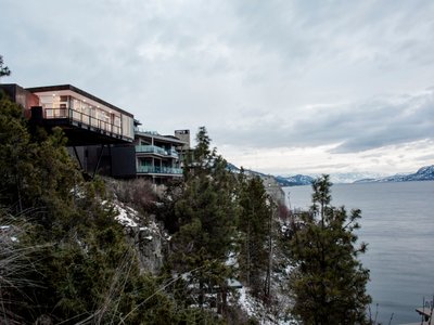 Alton Cliff House: A Harmonious Retreat by f2a Architecture in Lake Country, Canada