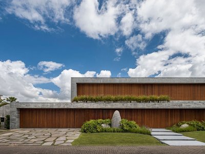 Mare House by Vitório Ecker Arquitetura: A Minimalist Concrete Residence Framing Landscape, Light, and Leisure