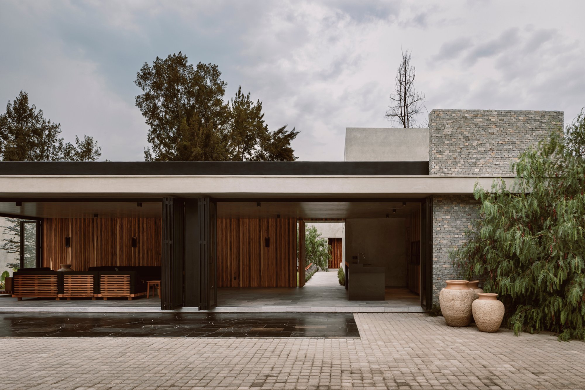 Mate House by Araujo Galván Arquitectos: A Contemporary Courtyard Residence Rooted in Geometry and Privacy
