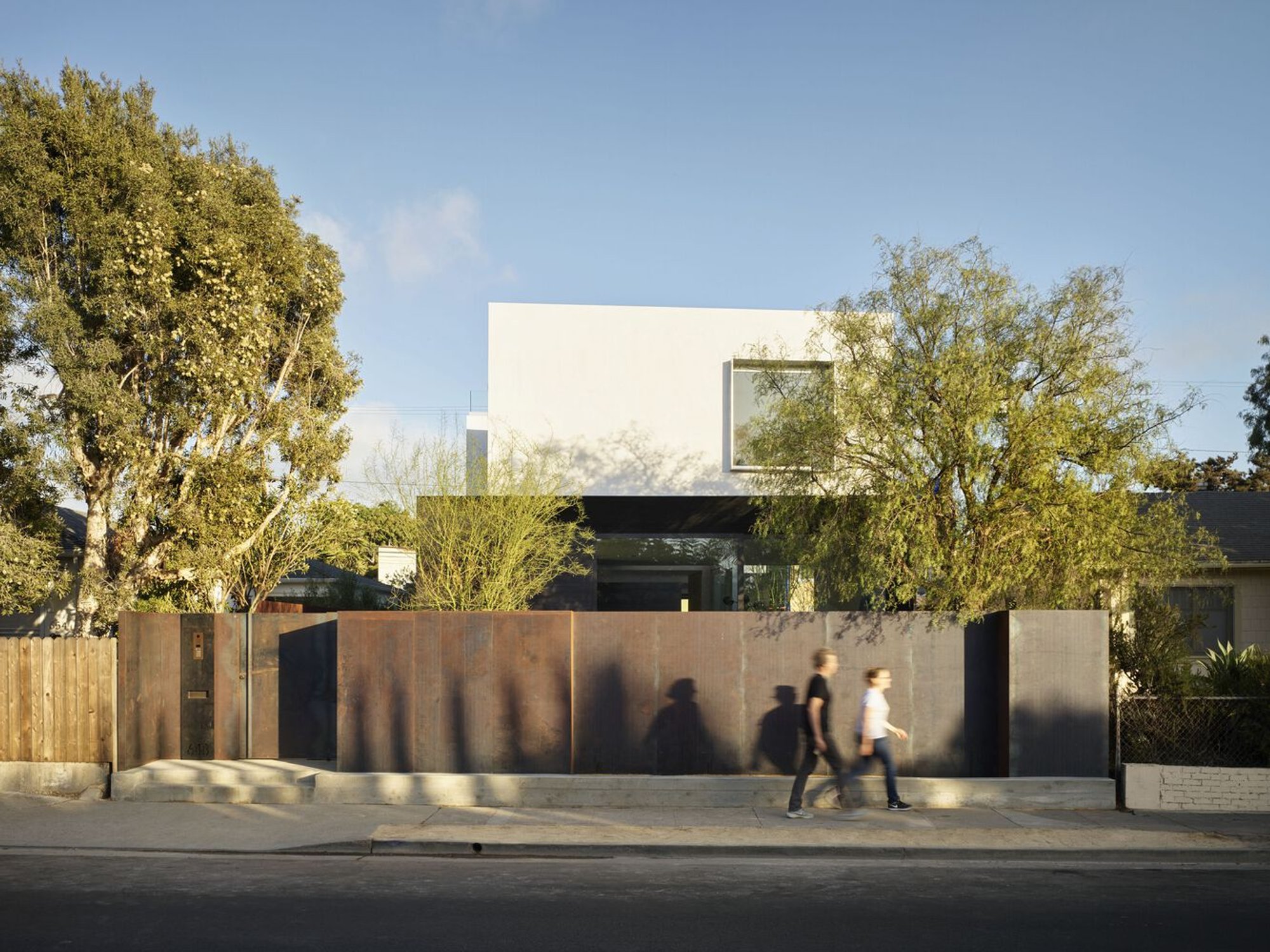 Spectral Bridge House: A Fusion of Art, Architecture, and Immersive Living