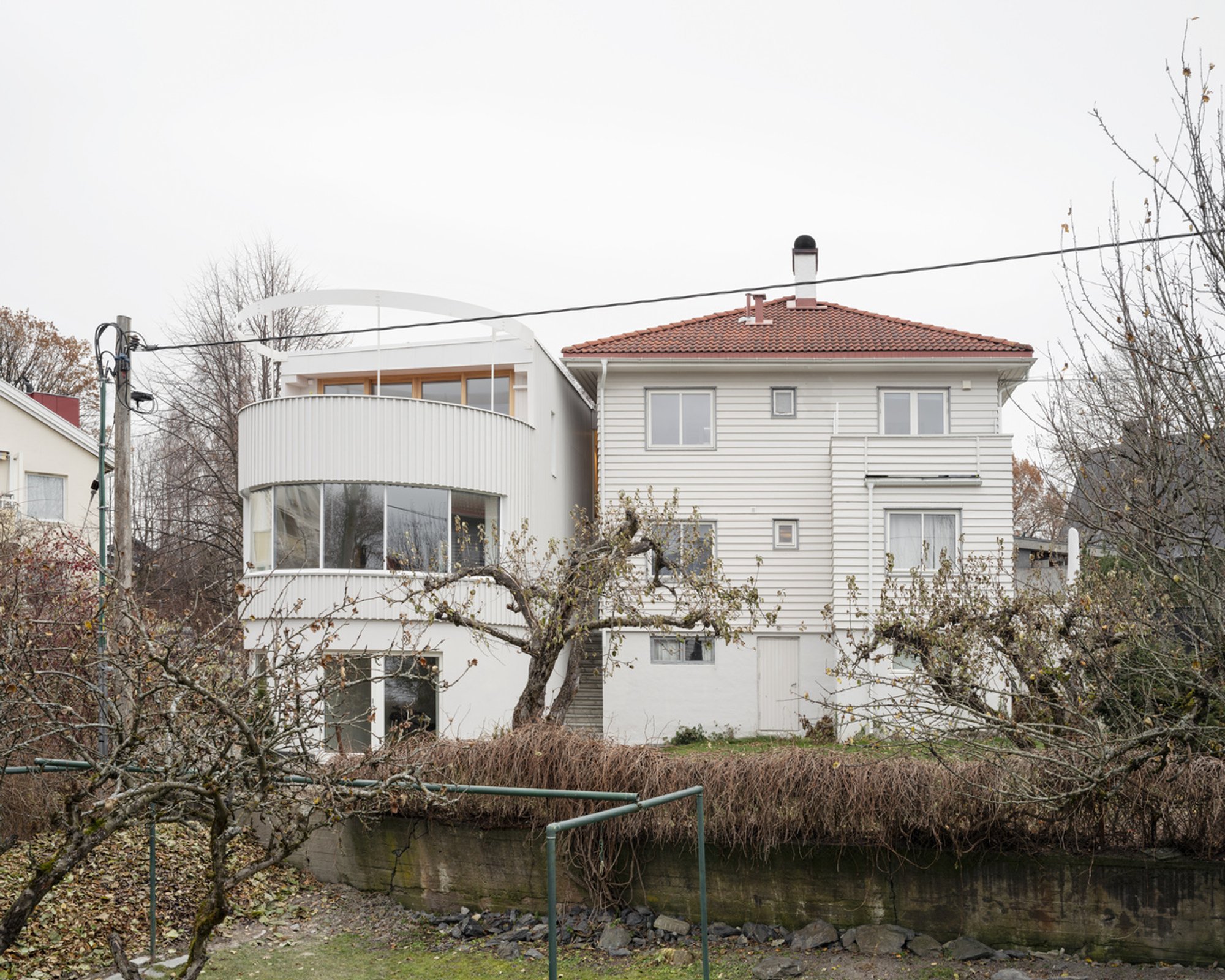Dråpa House by Vatn Architecture and Groma AS: Modernist Extension in Oslo