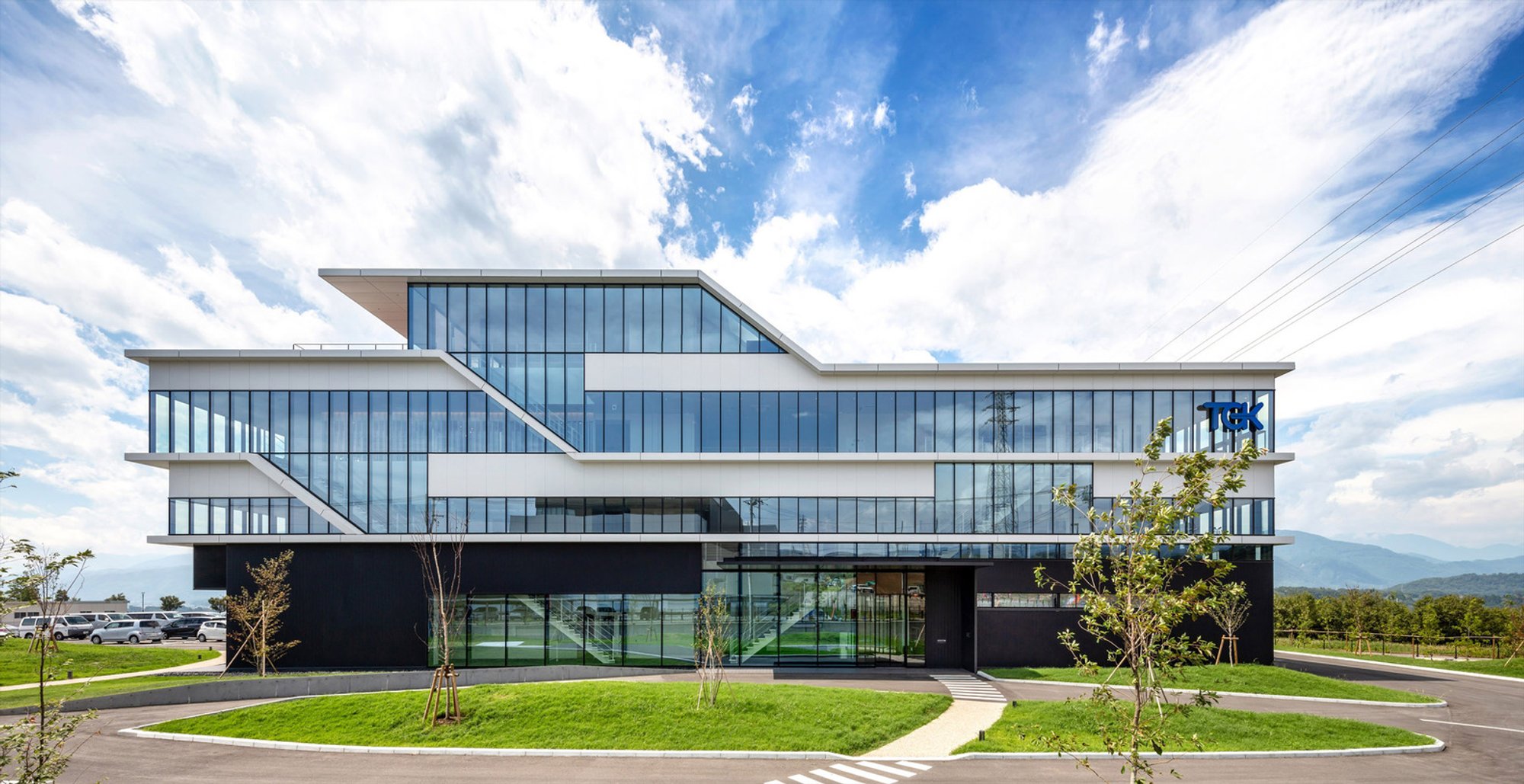 TGK Nirasaki Plant: A Smart Factory Blending Technology, Landscape, and Wellness