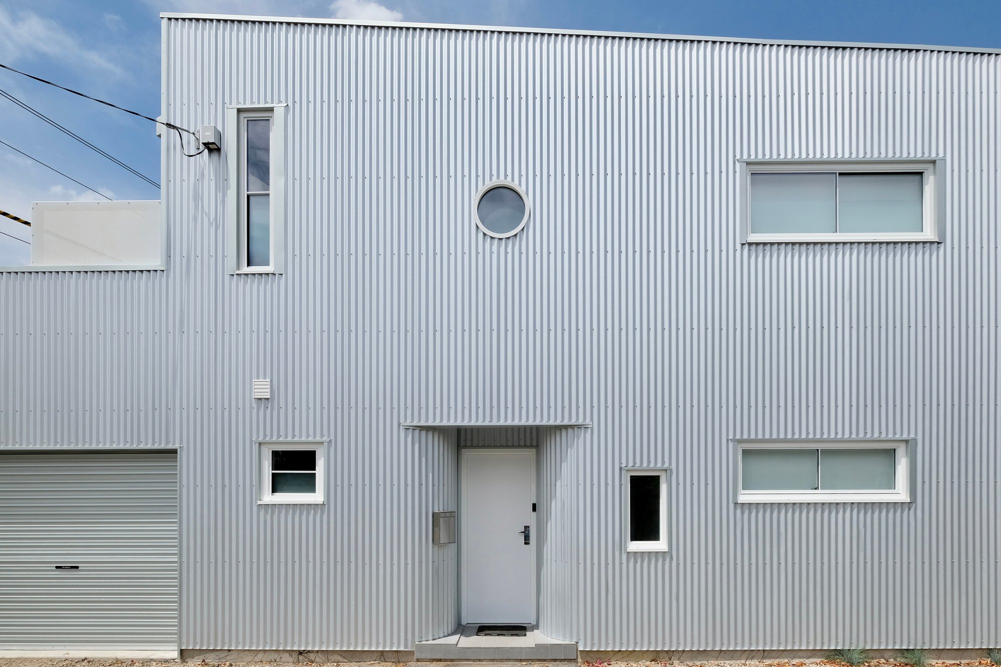 Nigel Grigg Architects Wraps a Melbourne Studio Garage in Corrugated Metal on a Triangular Lot