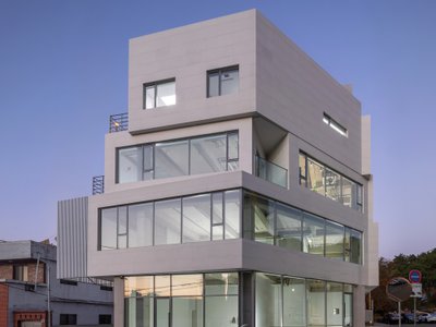 Architects Group RAUM Stacks Offset White Volumes into a Compact Office Tower in Busan