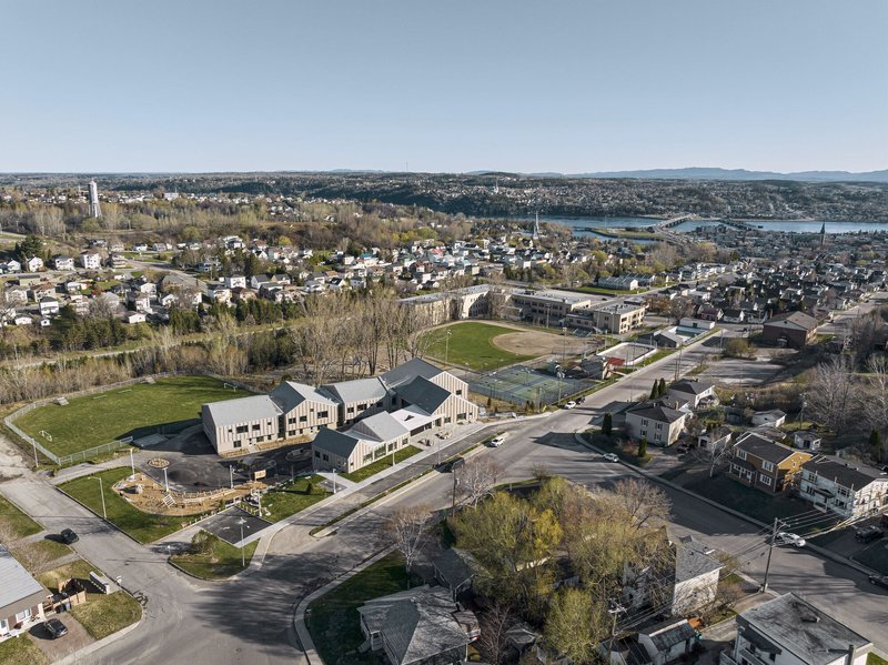 Aerial view of the cluster of residential buildings arranged around a green courtyard in a suburban neighborhood