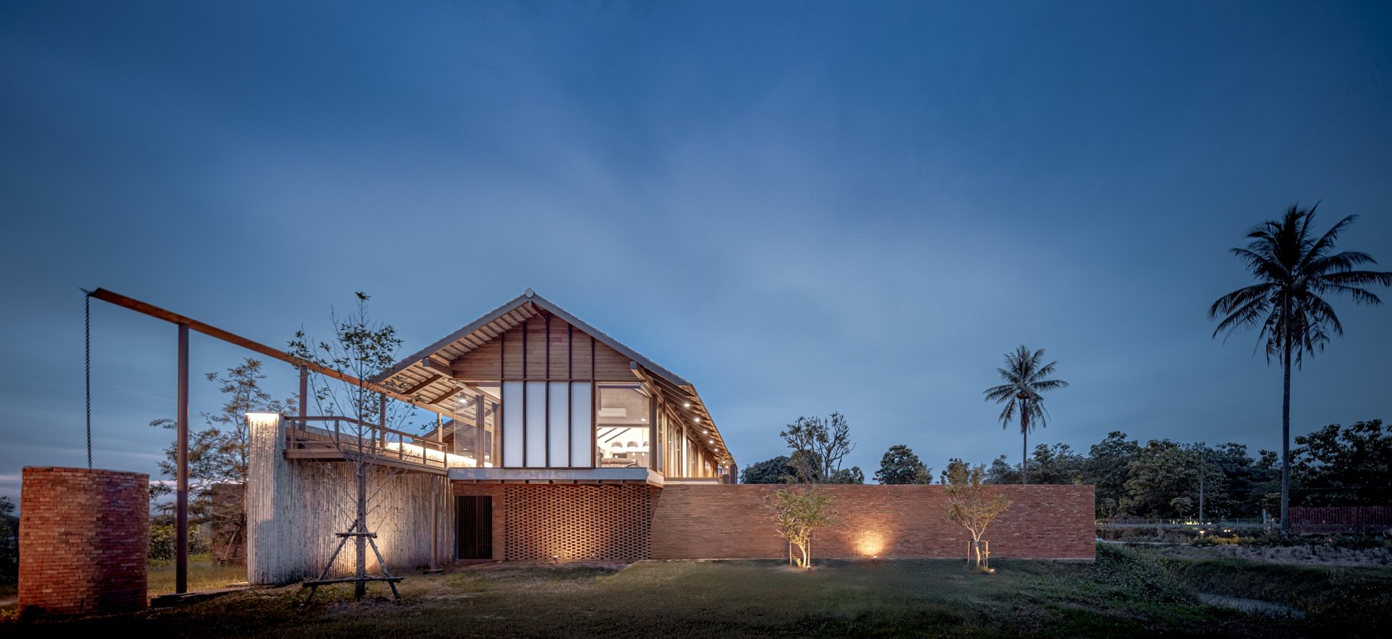 BodinChapa Architects Reinterprets the Lanna House Along the Mekong in Chiang Rai