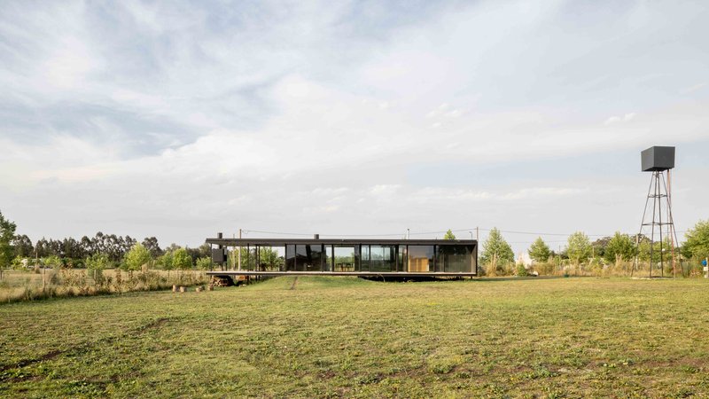 Parada Cantilo Suspends a Corrugated Steel Cabin Above the Sloping Grasslands of City Bell