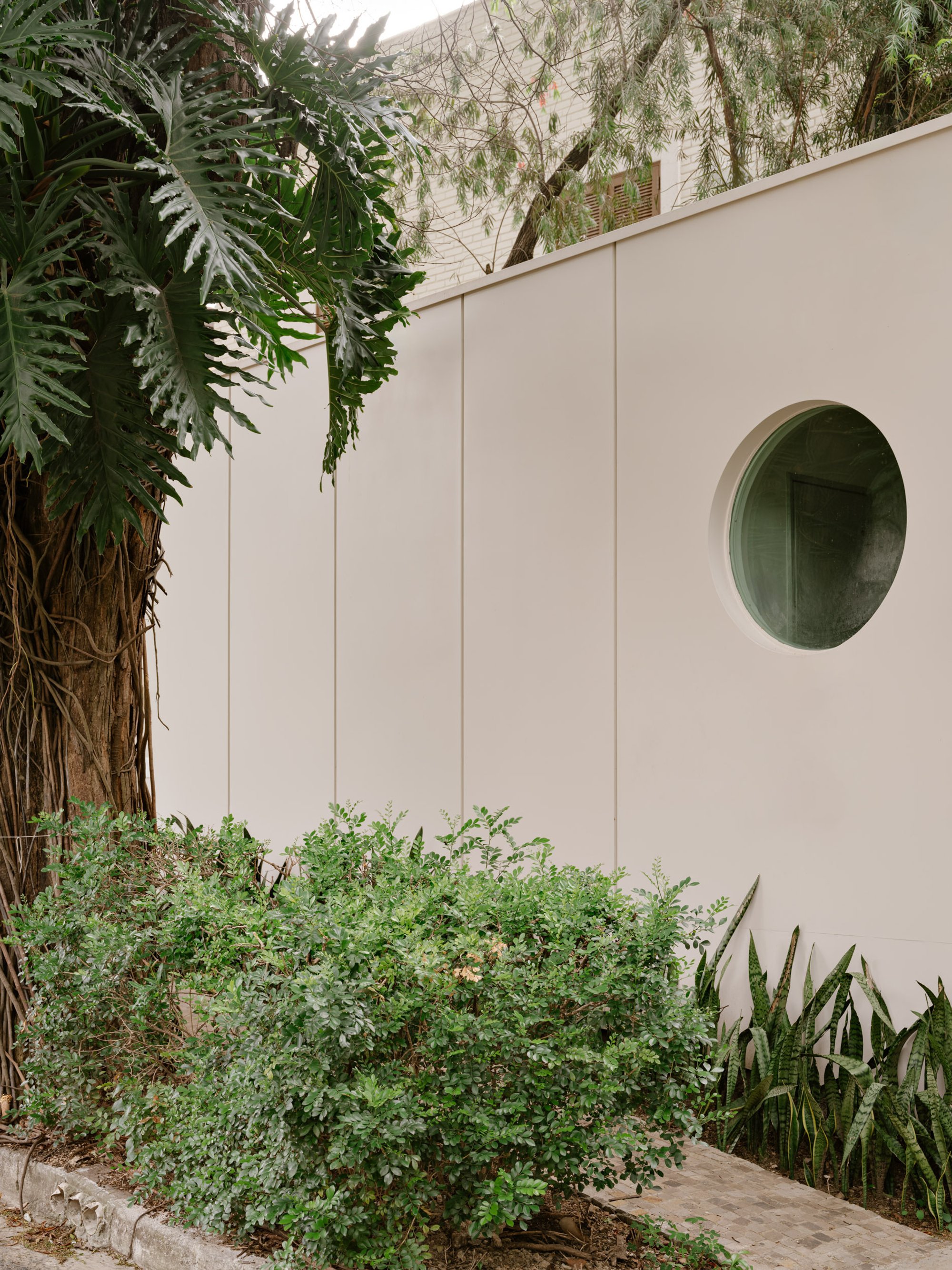 Meireles and Pavan Arquitetura Sculpt a São Paulo Family Home Around Courtyards and Circular Light