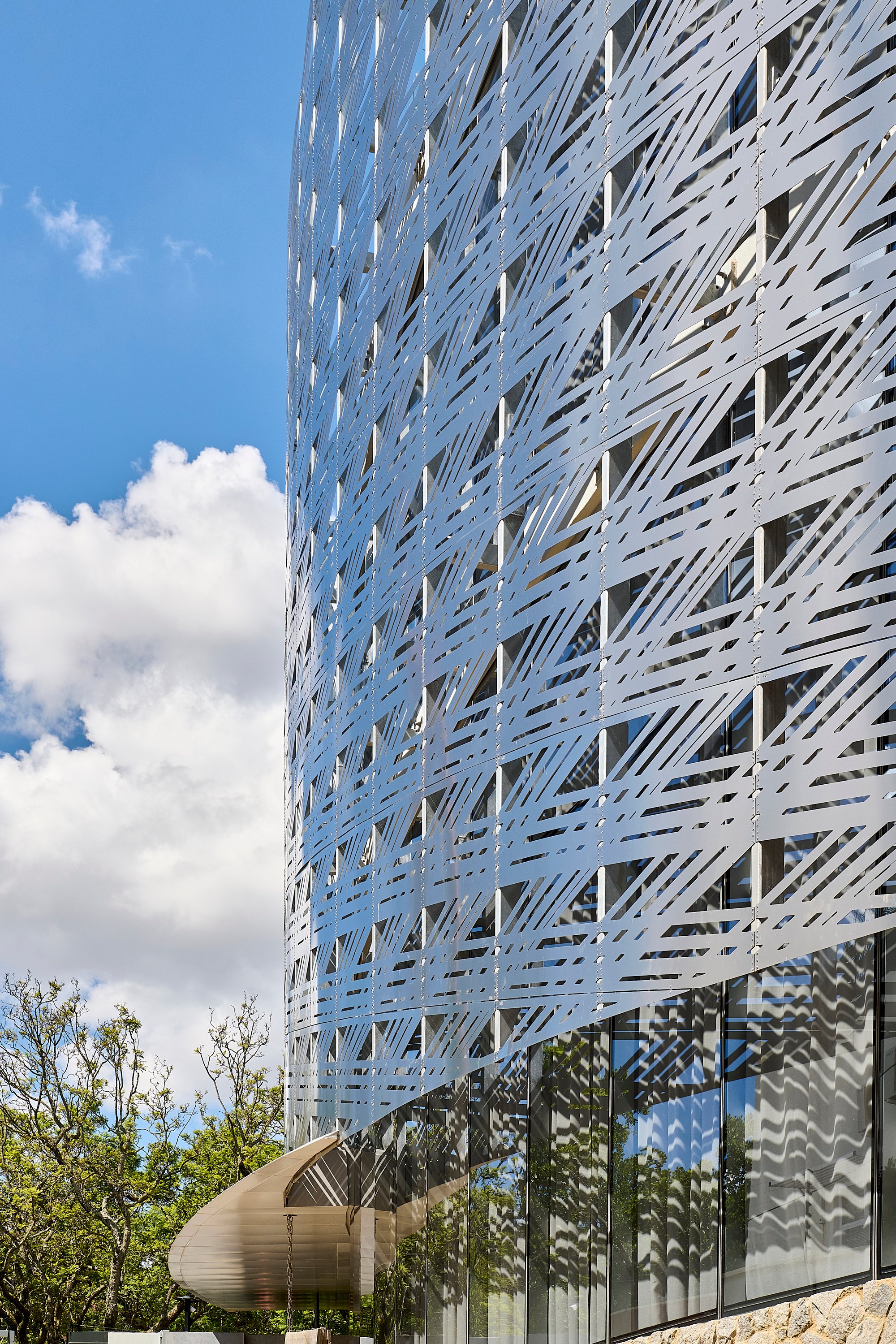 GLH Architects Wraps Pretoria's Ivory Coast Embassy in a Woven White Screen