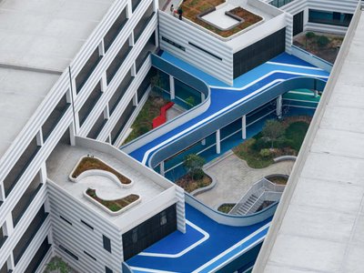 LYCS Architecture Wraps a 300-Meter U around Pocket Parks for a Quzhou Primary School