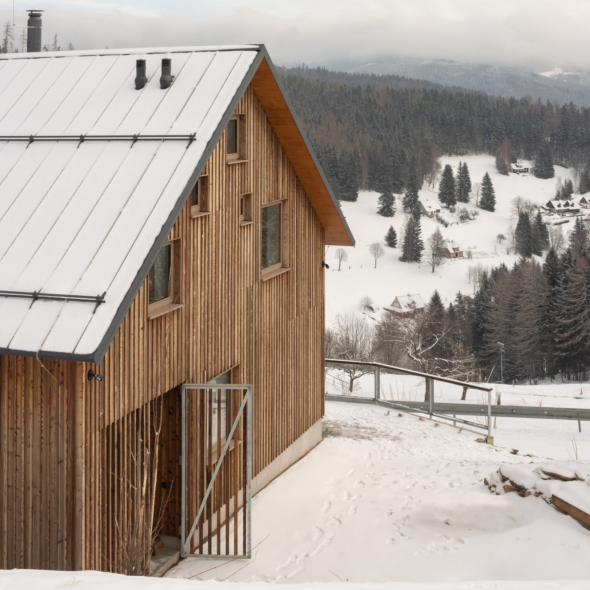 System Recovery Architects Builds a Charred Timber Cabin for Three Generations in a Czech National Park