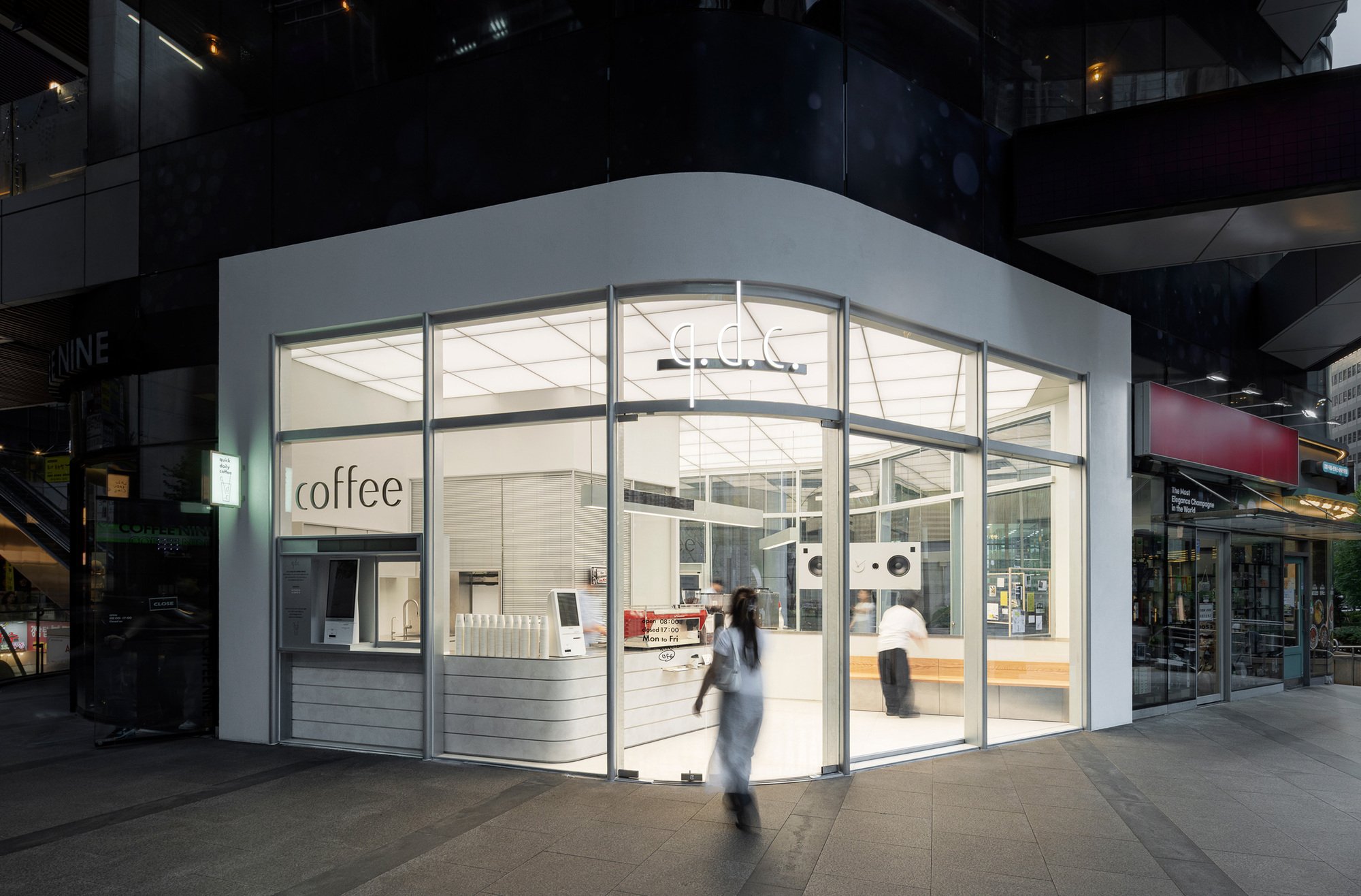 Indiesalon Fits a 31-Square-Metre Office Ritual into a Gangnam Corner Café