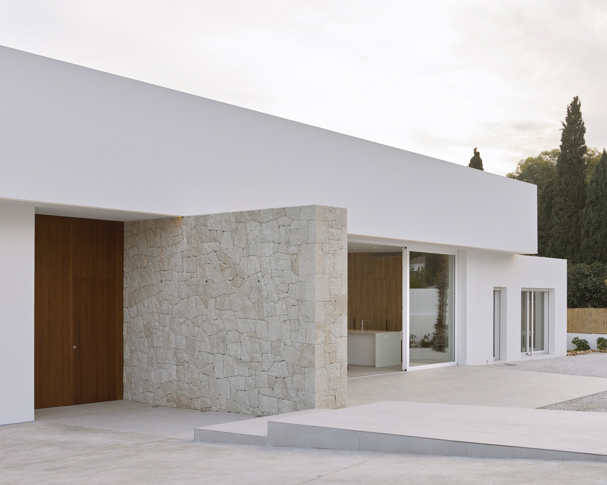 TO DO hub d'arquitectura Lays a Quiet Dwelling at the Foot of Spain's Montgó Mountain