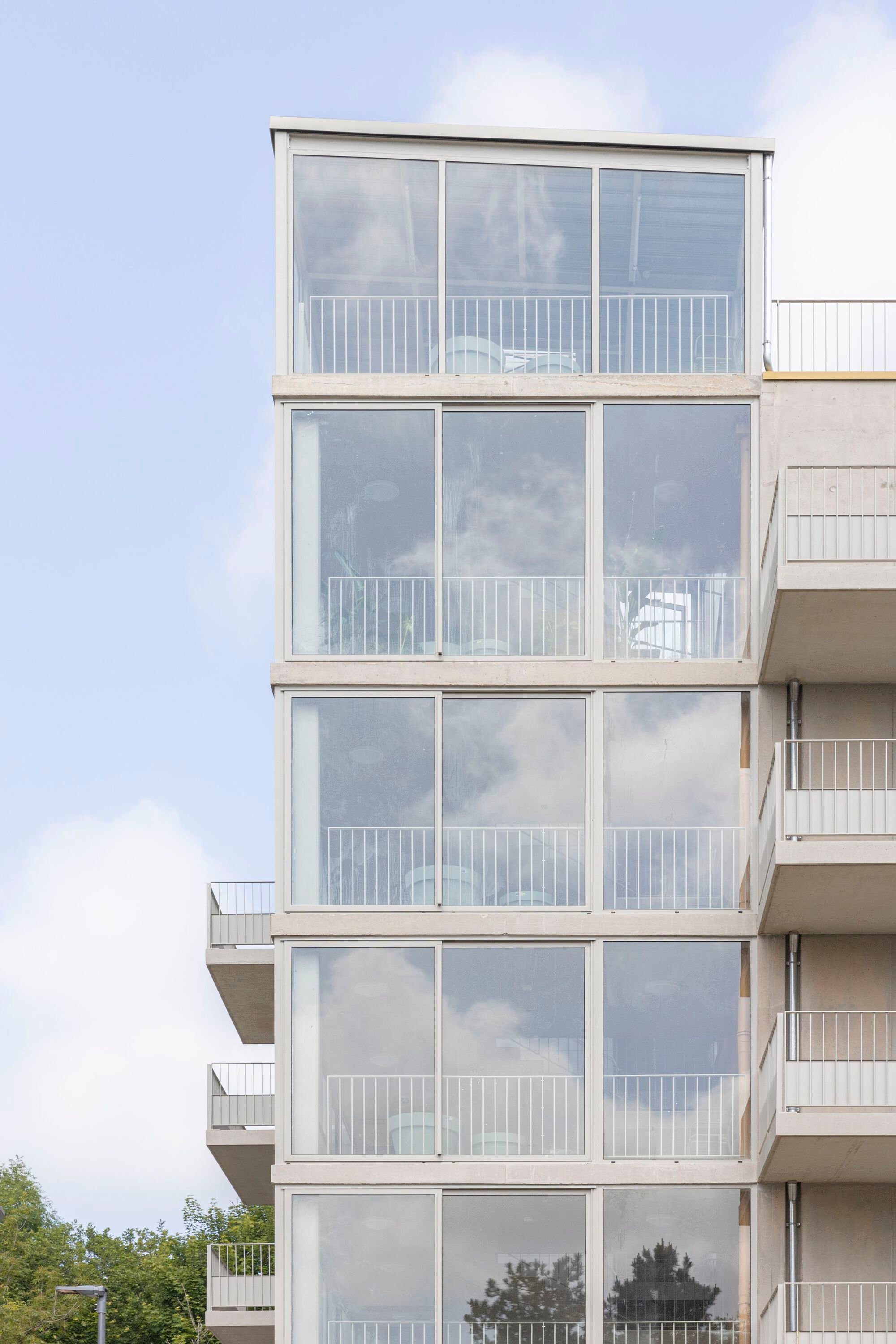 ABC Studio Wraps 20 Senior Housing Units in Glazed Balconies on Nancy's Haut-du-Lièvre Plateau