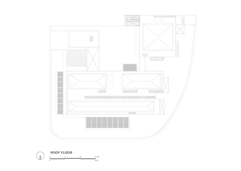 Roof floor plan showing the terracotta tile roof structure and ventilation grilles on the curved plot