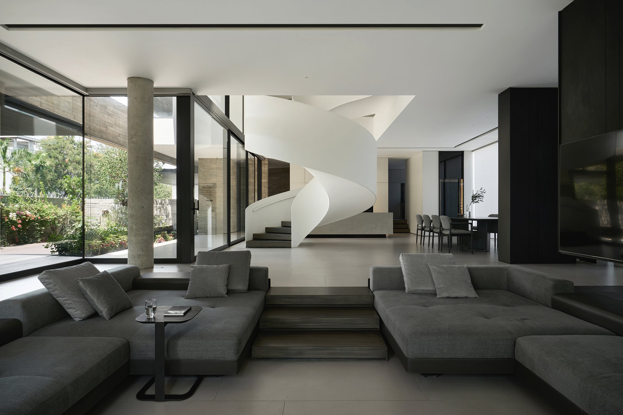MAS Architecture Workshop Stacks Concrete Volumes into a Layered Family Villa in Ho Chi Minh City
