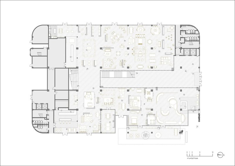 Floor plan showing workspace areas with meeting rooms and a central stairwell