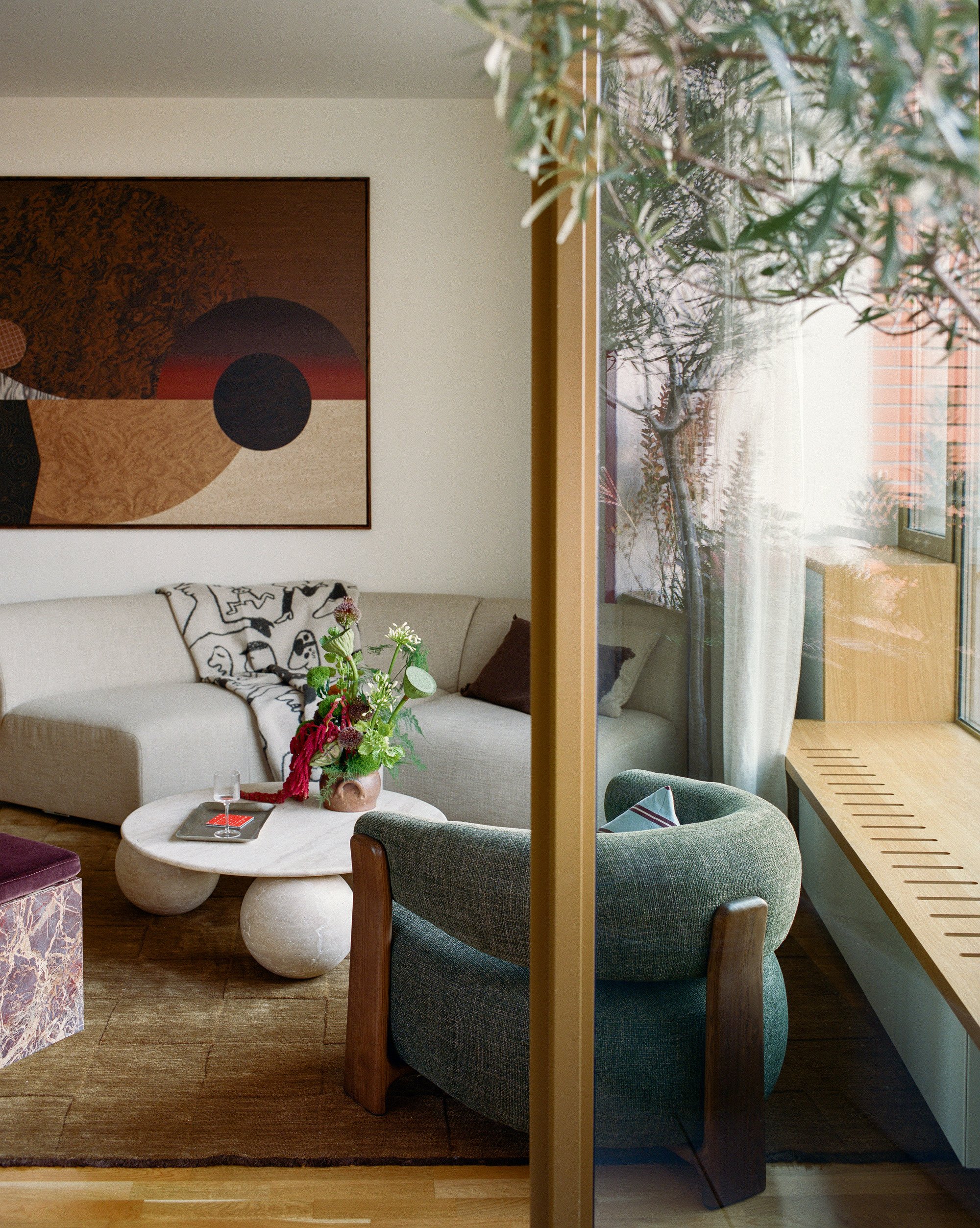 OMAMBO and DORON Atelier Weave Two Cultural Identities into an 80 m² Bucharest Apartment