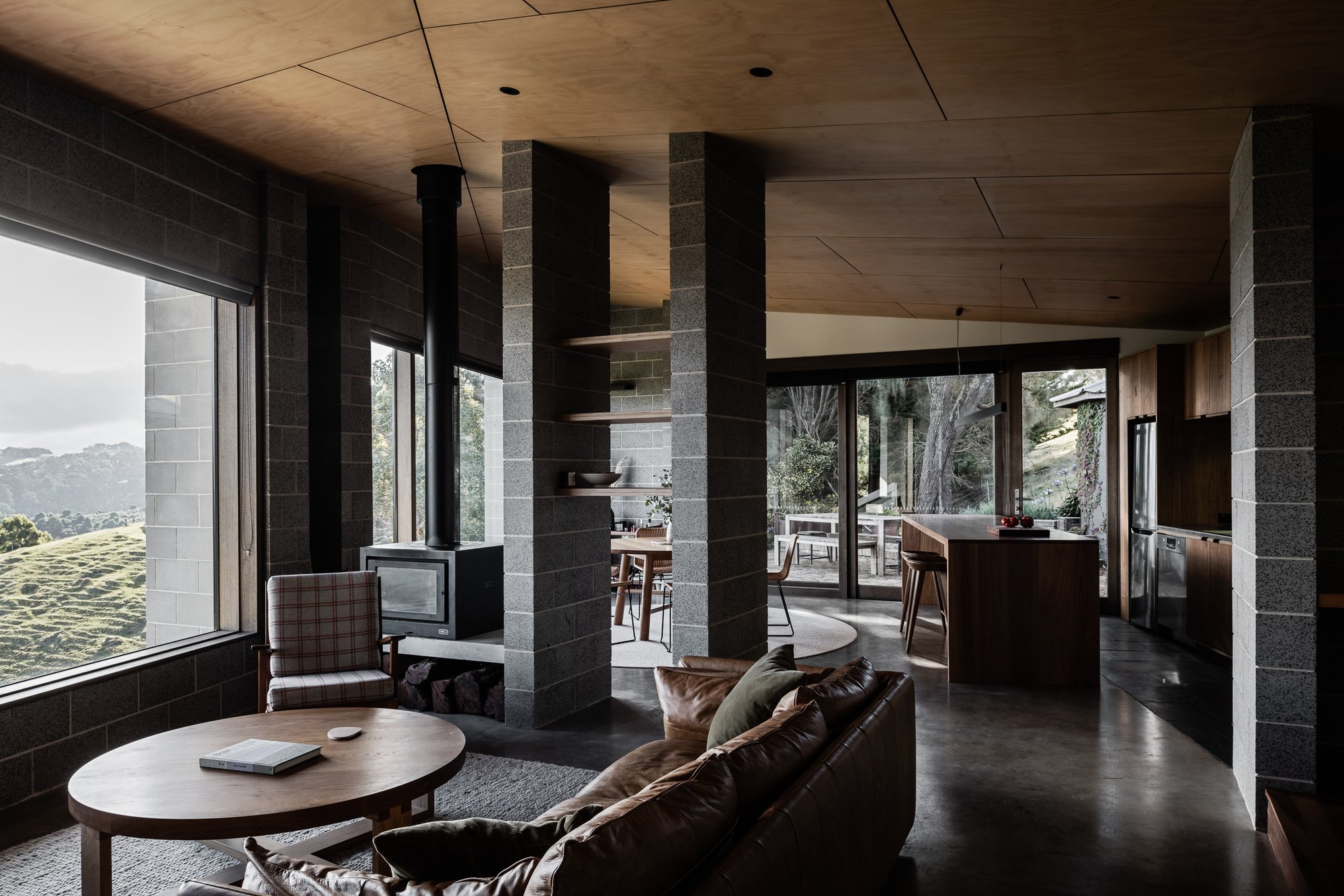 MRTN Architects Rebuilds a Fire-Lost Coastal Home in Concrete Block Along the Great Ocean Road