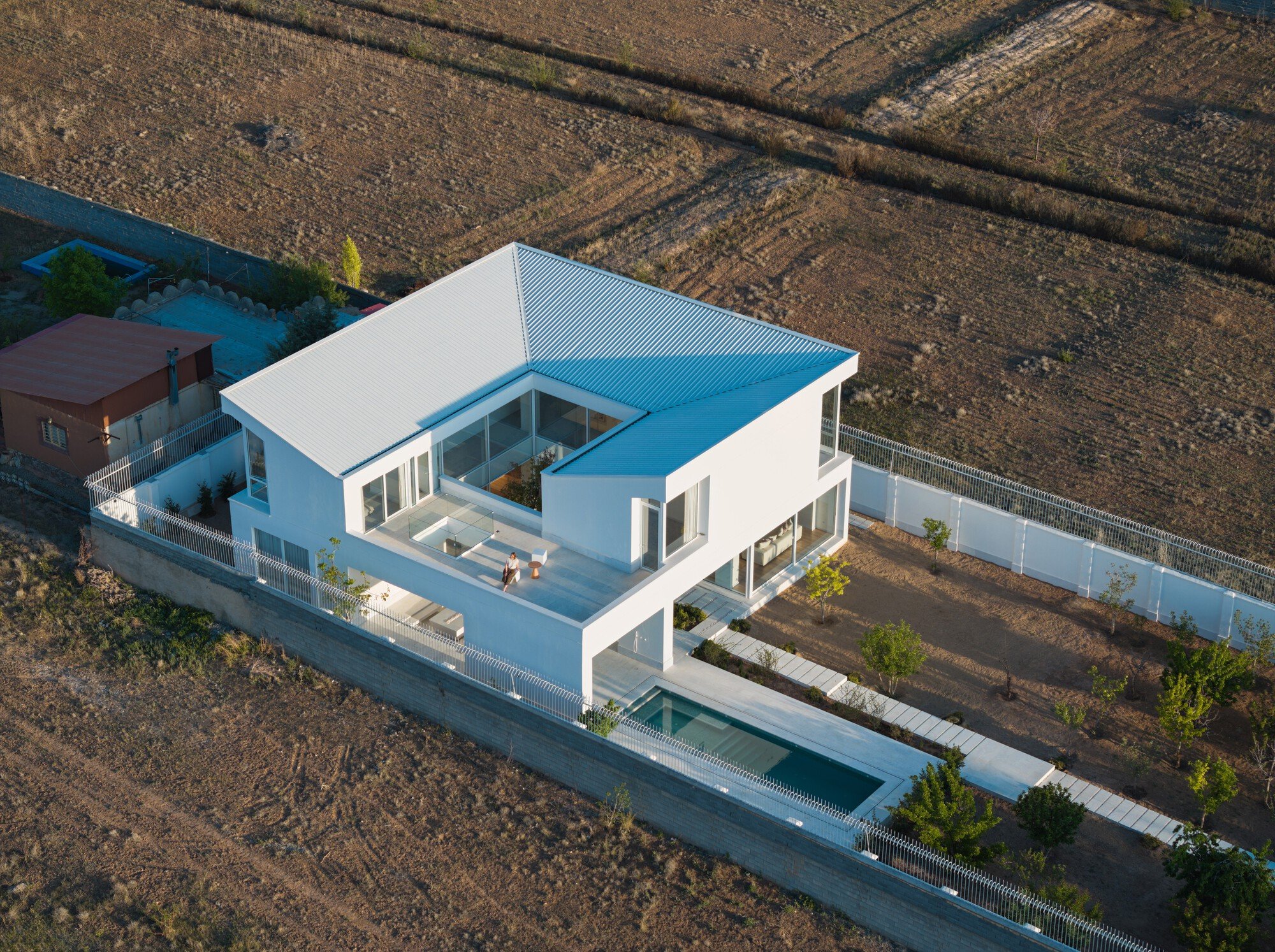 Kanisavaran Office Turns a Central Courtyard into a Light Engine on the Plains of Damavand