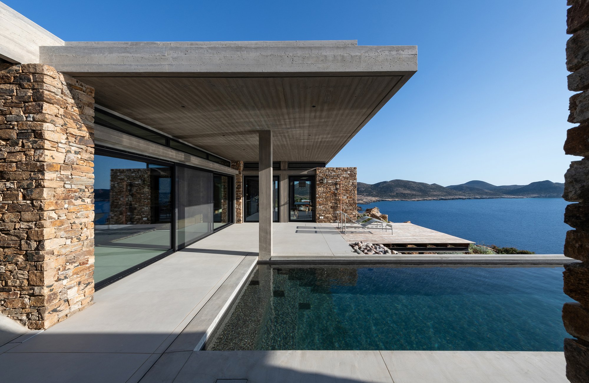 Biris-Tsiraki and Associate Architects Carve a Concrete-and-Stone Summerhouse into an Antiparos Cliff