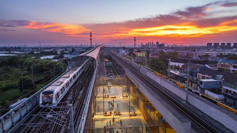 Ningbo's Abandoned Railway Becomes a 987-Meter Linear Park Threaded Beneath Active Tracks