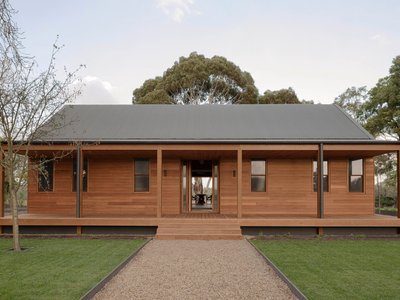 Porebski Architects Replaces an Asbestos Farmhouse with a Blackbutt Timber Pavilion on a Mornington Peninsula Vineyard