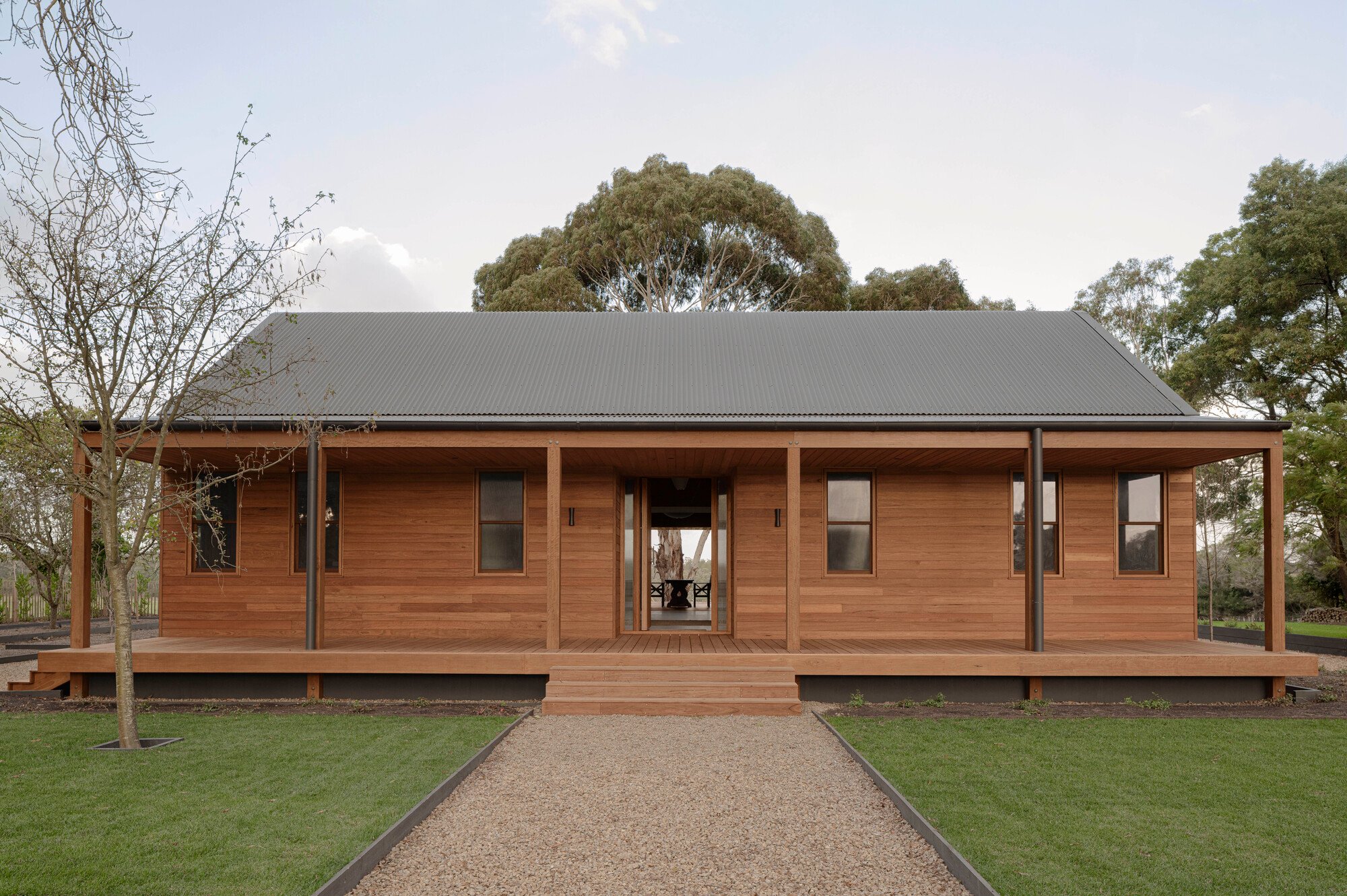 Porebski Architects Replaces an Asbestos Farmhouse with a Blackbutt Timber Pavilion on a Mornington Peninsula Vineyard