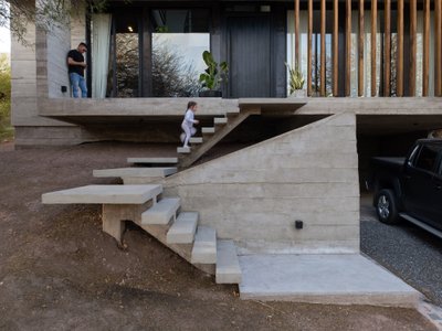 Pablo Senmartin Stacks Two Concrete Volumes on a Hillside to Fuse Home and Office in Córdoba
