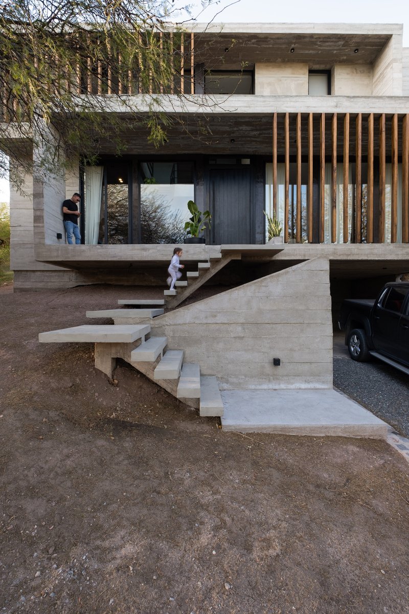 Pablo Senmartin Stacks Two Concrete Volumes on a Hillside to Fuse Home and Office in Córdoba