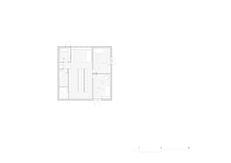 Floor plan drawing showing a central staircase flanked by rooms and an outdoor terrace with vegetation