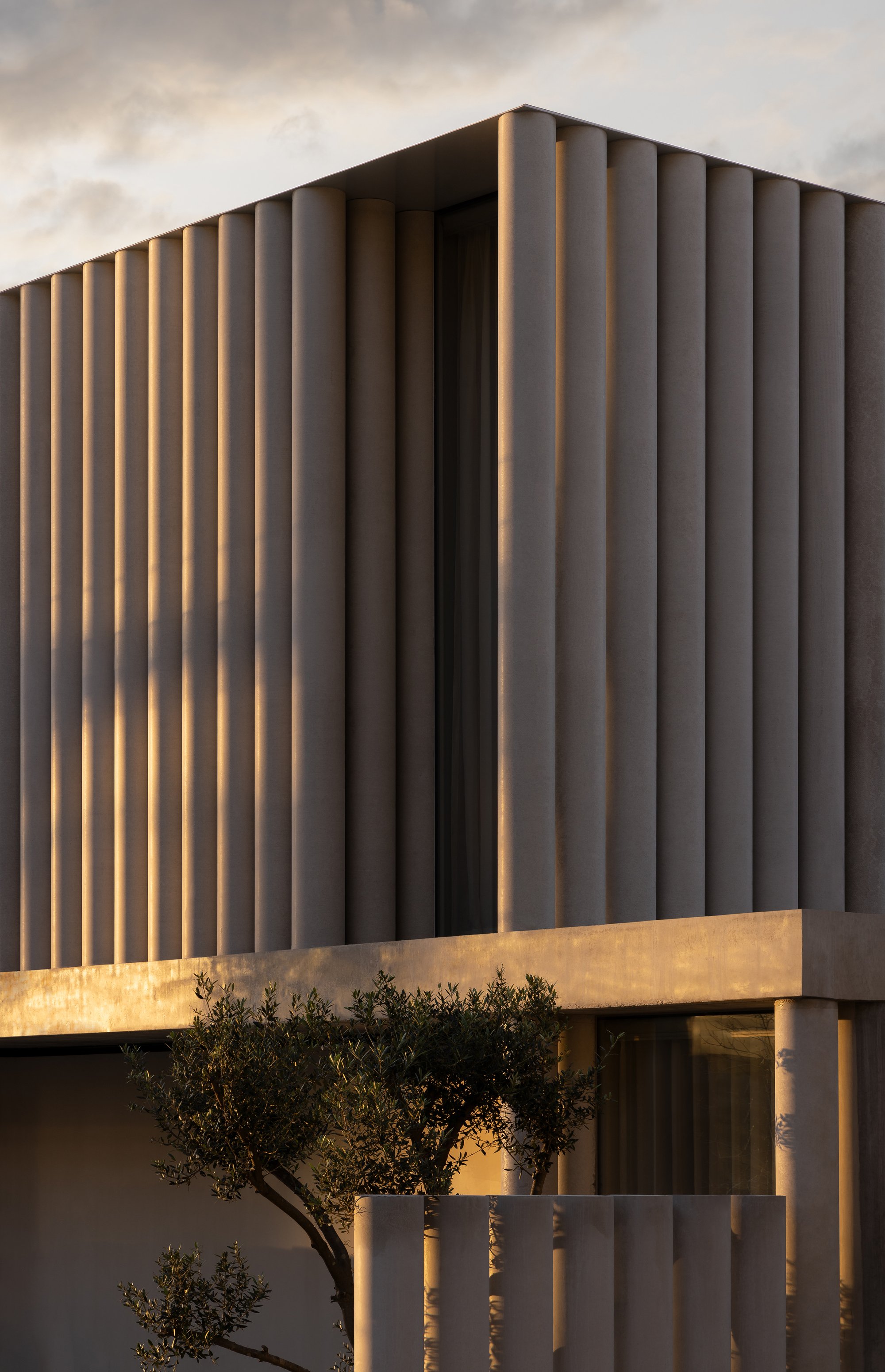 FGR Architects Folds a Concrete Curtain Around a Layered Toorak Residence